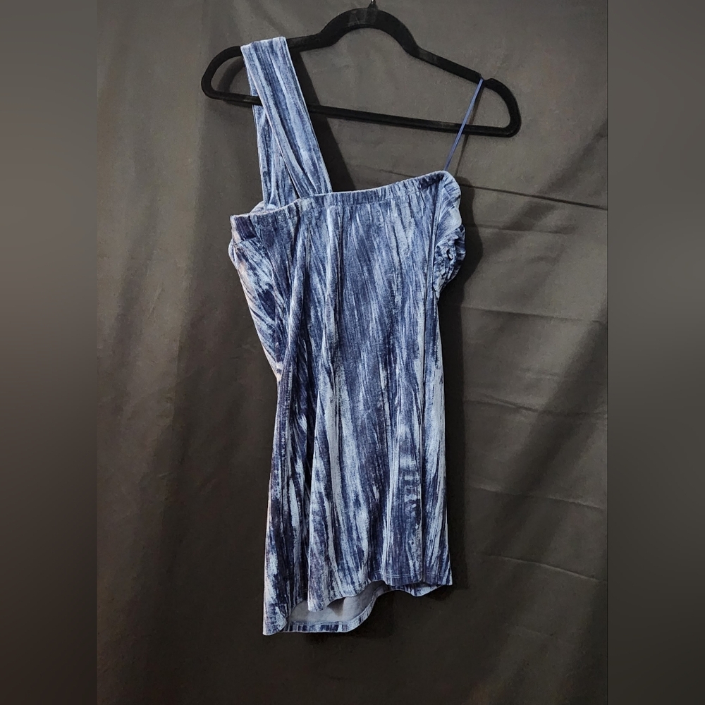 Urban Outfitters Dahlia Rosette Velvet Mini Dress - Picture 16 of 16